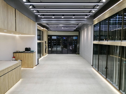 震宣汽車玻璃隔熱紙