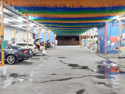 繽紛樂自助洗車廣場